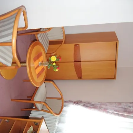 Akropolis, Eco Breakfasts From Farm 3* マリアーンスケー・ラーズニェ