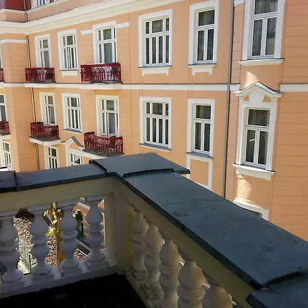 Akropolis, Eco Breakfasts From Farm 3* マリアーンスケー・ラーズニェ