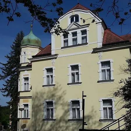 Akropolis, Eco Breakfasts From Farm 게스트하우스 마리안스케 라즈네